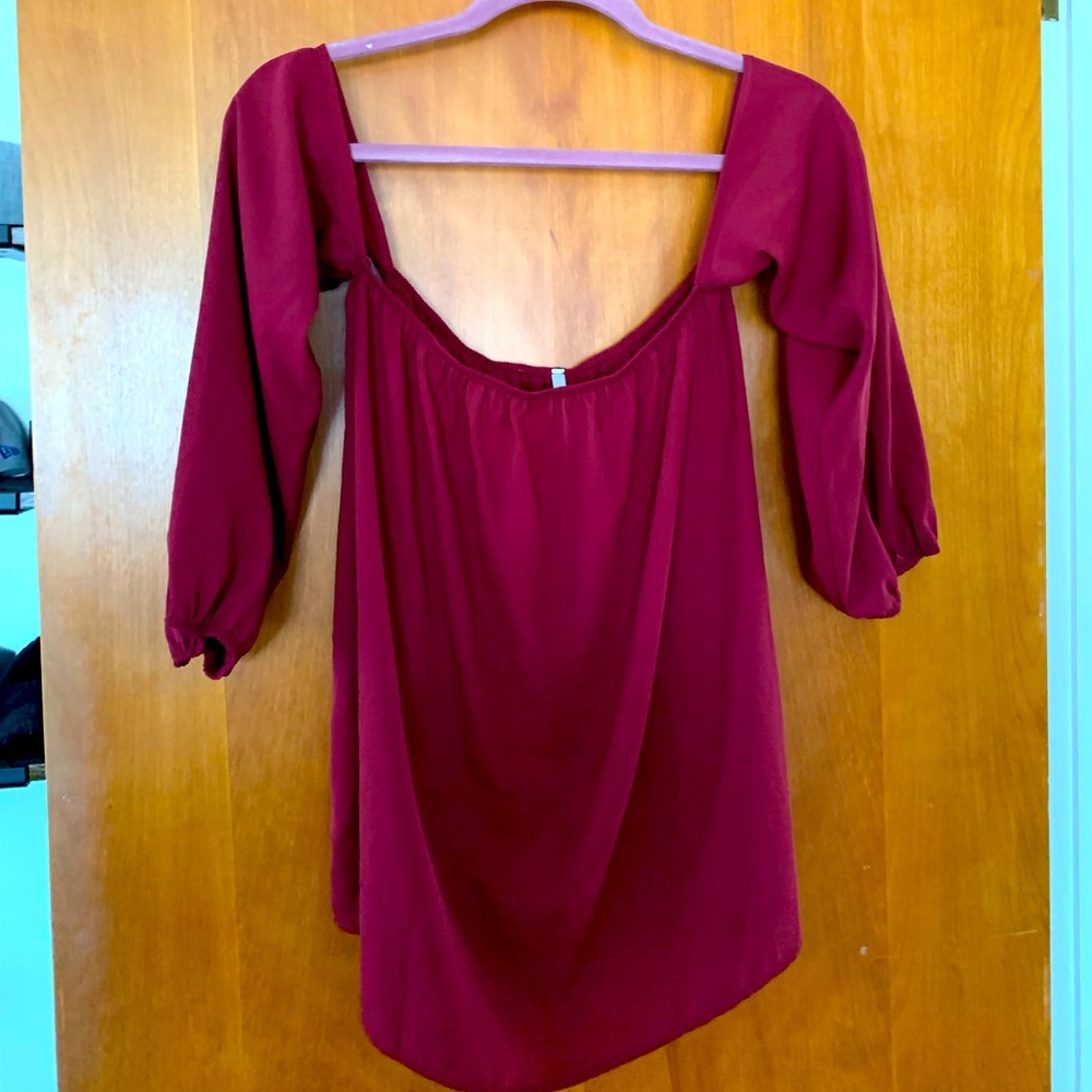 Women’s cold shoulder chiffon-type top